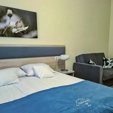 Antoninska & Отель Лешно