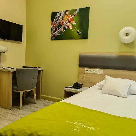 Antoninska & Отель Лешно