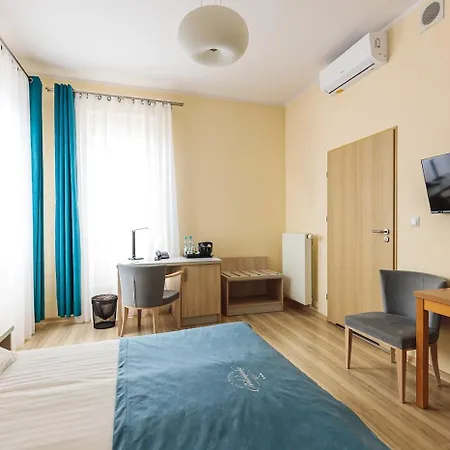Antoninska & Hotel 3*