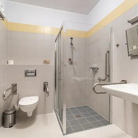 Antoninska & Отель Лешно